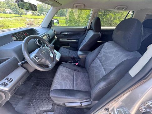 Used 2012 Scion xB FWD image 19