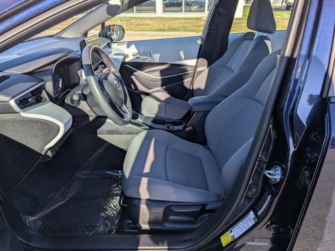 Used 2025 Toyota Corolla SE image 16