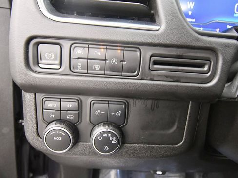 Used 2023 Chevrolet Suburban RST image 20