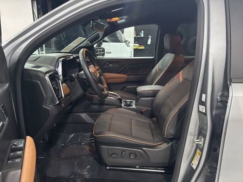 Used 2024 GMC Canyon AT4 w/ Technology Package image 10