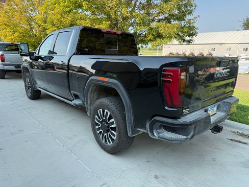 Used 2026 GMC Sierra 2500 Denali Ultimate w/ LPO, Black Badging Package AWD/4WD image 11