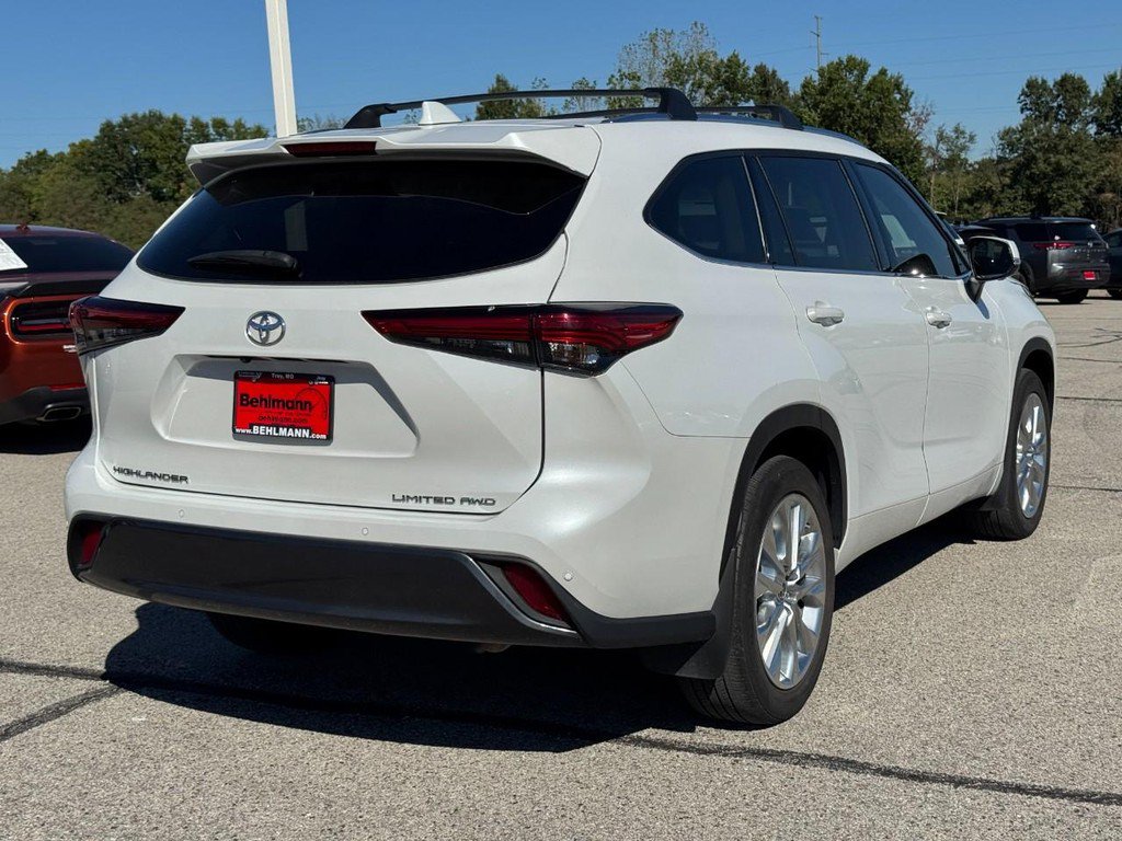 Used 2023 Toyota Highlander Limited AWD/4WD image 4