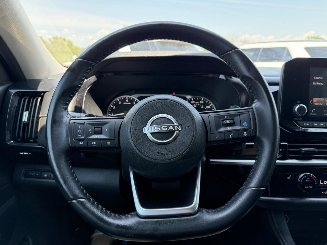 Used 2022 Nissan Pathfinder SV AWD/4WD image 23