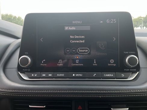 Used 2025 Nissan Rogue SV FWD image 30