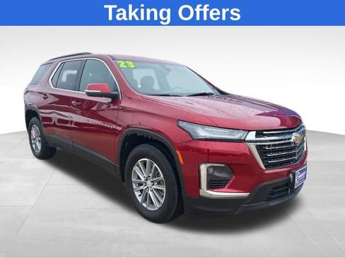 Used 2023 Chevrolet Traverse LT image 1