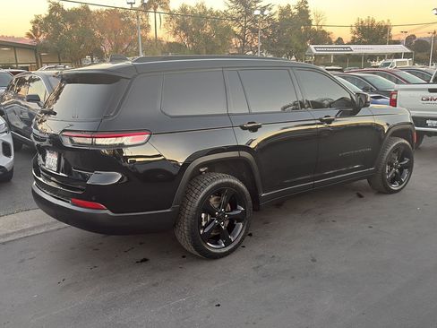 Used 2023 Jeep Grand Cherokee L Laredo image 21