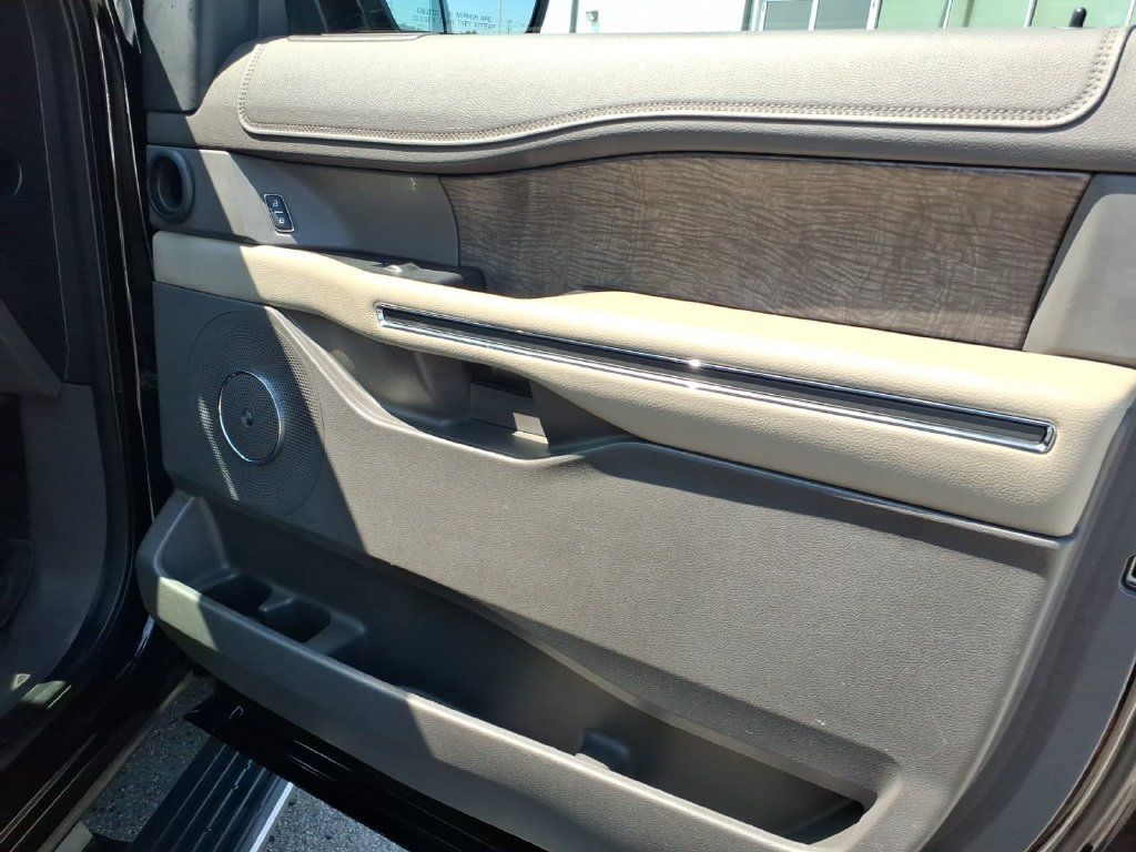 Used 2020 Ford Expedition Limited w/ Equipment Group 302A AWD/4WD image 11