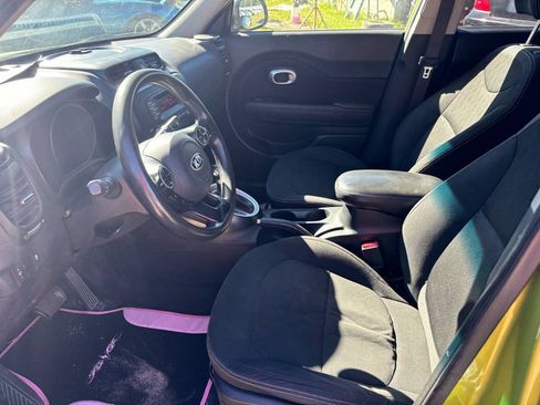 Used 2014 Kia Soul FWD image 14