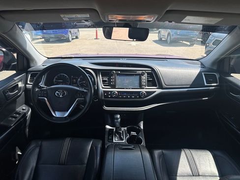 Used 2019 Toyota Highlander SE AWD/4WD image 12
