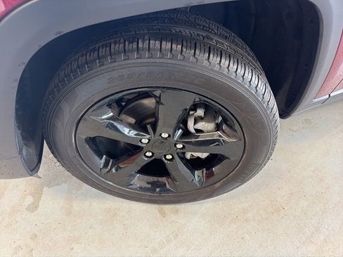 Used 2023 Jeep Grand Cherokee Limited w/ Luxury Tech Group II image 11