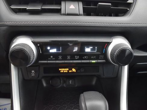 Used 2022 Toyota RAV4 LE FWD image 19