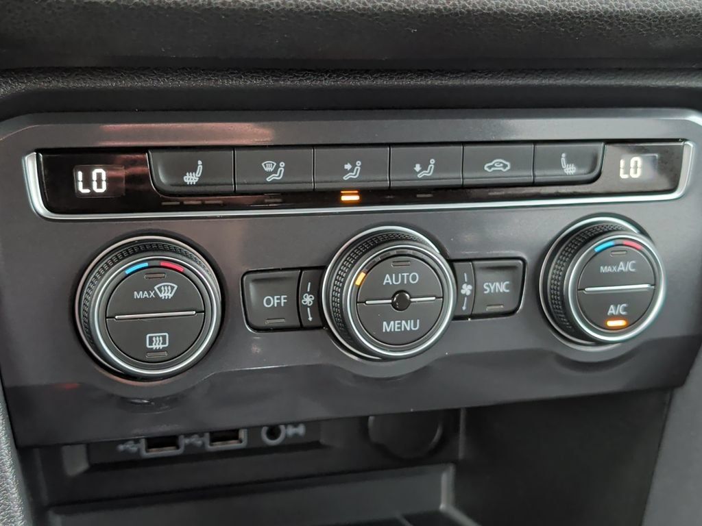 Used 2020 Volkswagen Tiguan SE AWD/4WD image 23