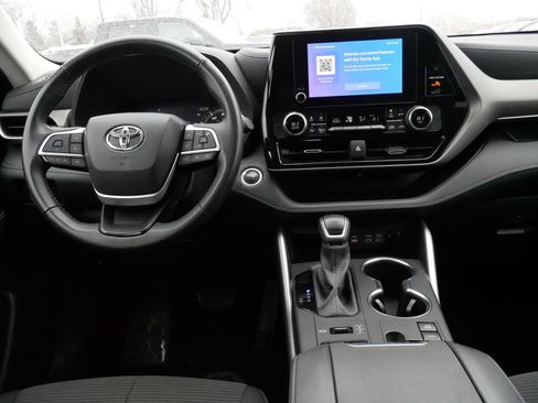 Certified 2024 Toyota Highlander LE image 12