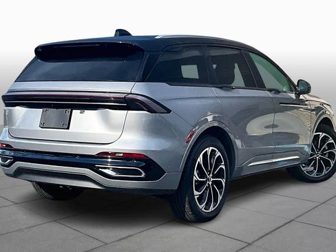 Used 2024 Lincoln Nautilus Reserve image 12