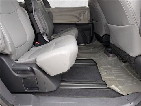 Used 2024 Toyota Sienna XLE image 20