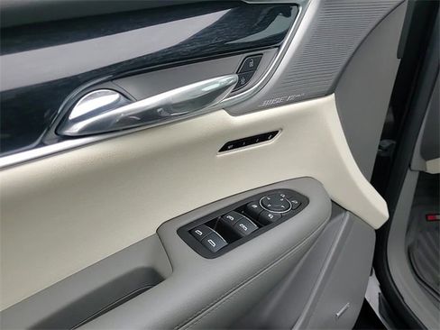Used 2023 Cadillac XT6 Premium Luxury image 13