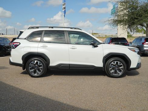 Used 2026 Subaru Forester Premium image 4