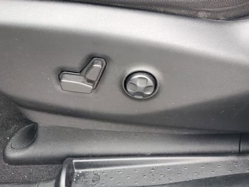 Used 2023 Chrysler Pacifica Touring-L w/ S Appearance Package image 21