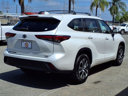 Used 2023 Toyota Highlander XLE FWD image 6