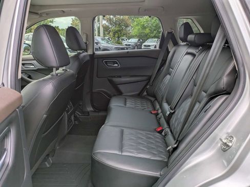 Used 2023 Nissan Rogue Platinum w/ Platinum Premium Package FWD image 16