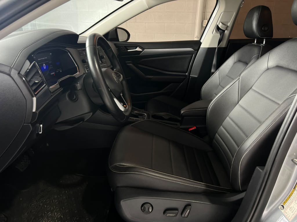 Used 2023 Volkswagen Jetta SE FWD image 10