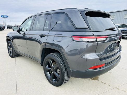 Used 2023 Jeep Grand Cherokee Altitude image 36