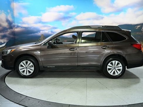 Used 2019 Subaru Outback 2.5i Premium image 5