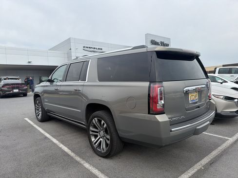Used 2019 GMC Yukon XL Denali w/ Denali Ultimate Package image 3