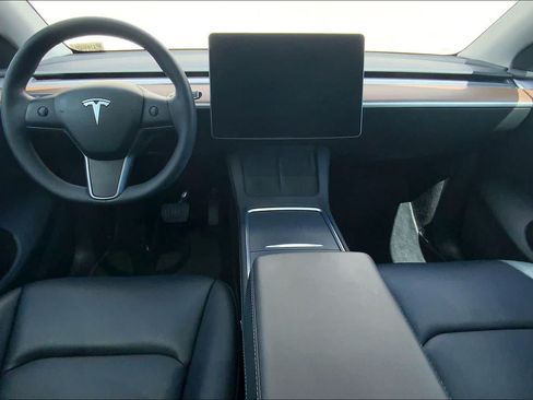 Used 2024 Tesla Model Y 2WD image 9