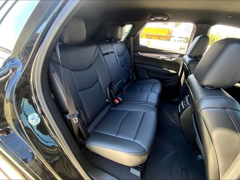 New 2025 Cadillac XT5 Luxury image 30