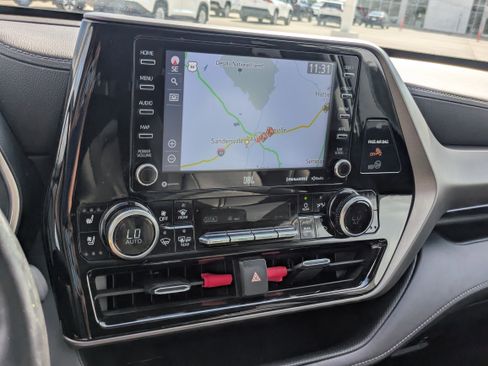 Certified 2022 Toyota Highlander Limited image 18