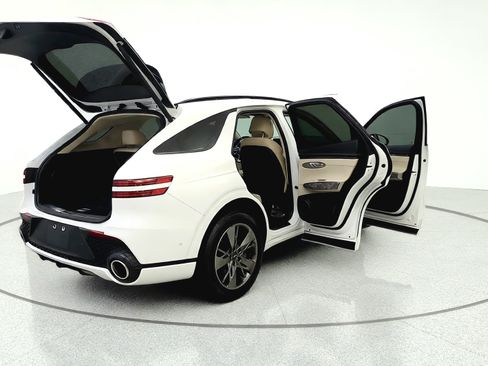 Used 2022 Genesis GV70 3.5T Sport w/ Sport Advanced Package AWD/4WD image 14