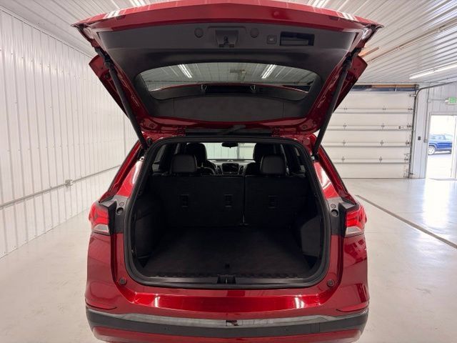 Used 2023 Chevrolet Equinox RS w/ RS Leather Package FWD image 5