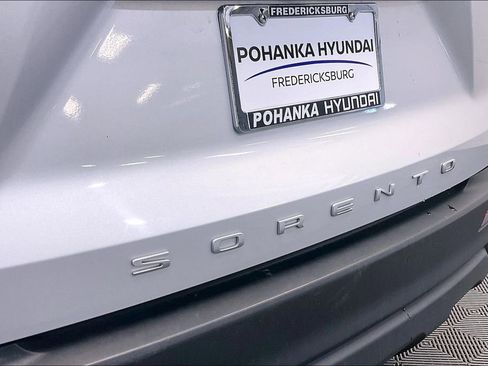 Used 2022 Kia Sorento LX image 7