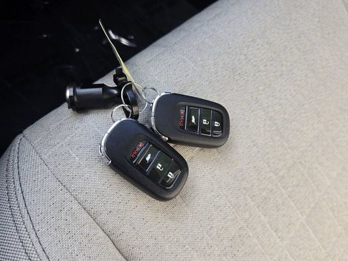 Used 2023 Honda HR-V LX image 17