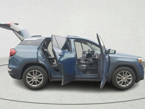 Used 2024 GMC Terrain SLT image 14