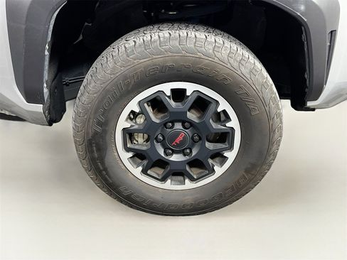 Used 2024 Toyota Tacoma TRD Off-Road image 29