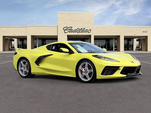 Used 2022 Chevrolet Corvette Stingray Premium Cpe w/ Z51 Performance Package RWD image 3