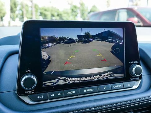 Used 2025 Nissan Rogue SV FWD image 26