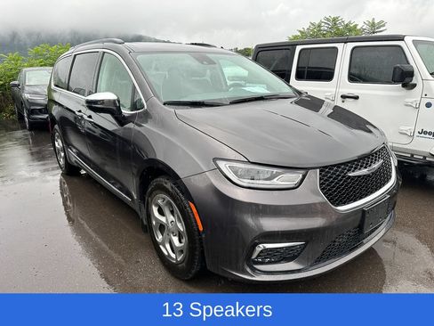 Used 2023 Chrysler Pacifica Limited w/ Trailer Tow Group AWD/4WD image 2