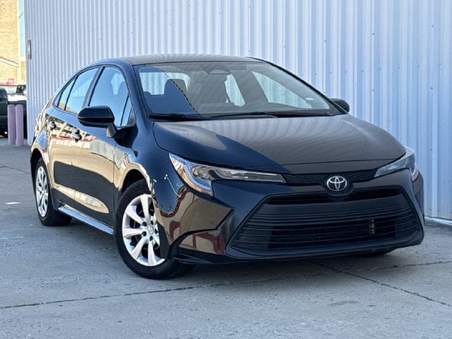 Used 2025 Toyota Corolla LE FWD image 2