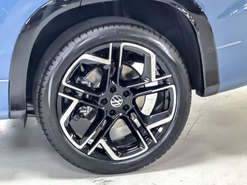 New 2026 Volkswagen Tiguan SEL R-Line AWD/4WD image 25