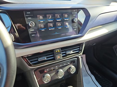 Used 2022 Volkswagen Taos SE image 18