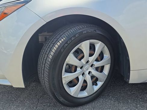 Used 2022 Toyota Corolla LE FWD image 32
