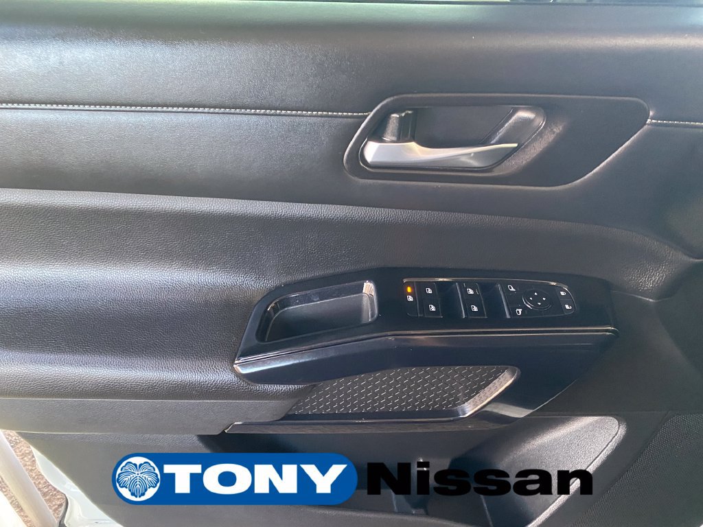 Used 2022 Nissan Pathfinder SV FWD image 12