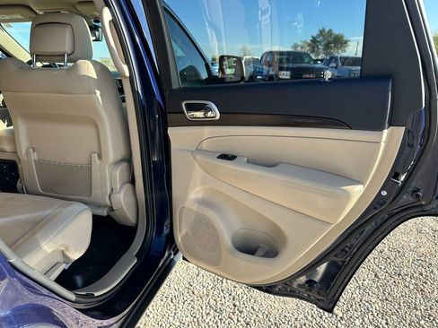 Used 2017 Jeep Grand Cherokee Laredo w/ Quick Order Package 23E image 21