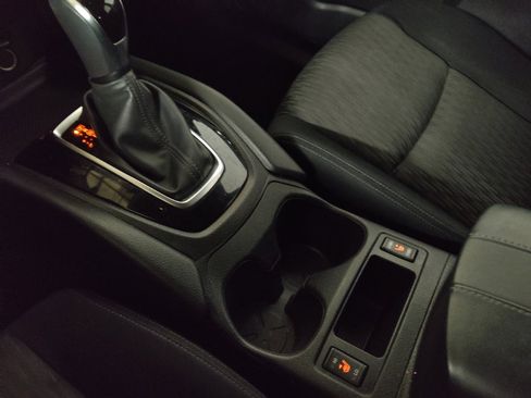 Used 2017 Nissan Rogue SV image 26