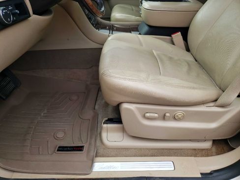Used 2014 Cadillac Escalade Premium AWD/4WD image 10