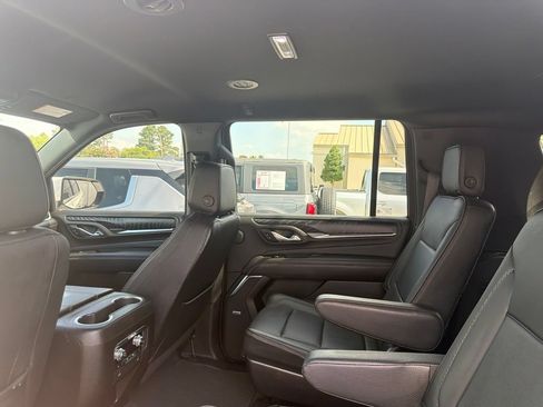 Used 2023 GMC Yukon XL Denali AWD/4WD image 12