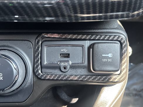 Used 2023 Jeep Renegade Latitude w/ Premium Group AWD/4WD image 11